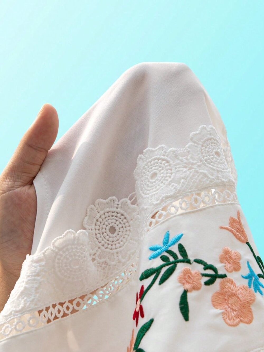 Casual Women's Flower Embroidered Patchwork Lace Sleeveless Blouse - Picture 4 of 4